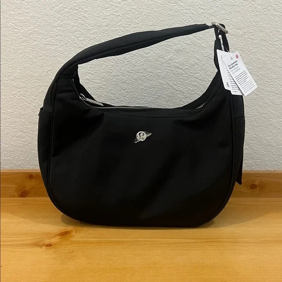 NWT Lululemon City Essentials Shoulder Bag 4L Black - Picture 3 of 8